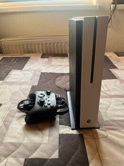 Xbox One S 500gb + stojan a ovladač