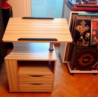 Otočný stolek na notebook