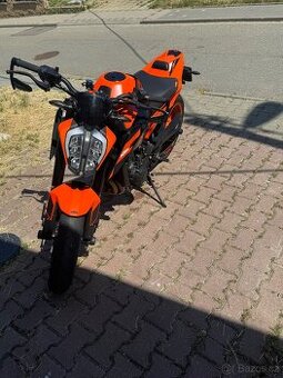 KTM 890 Duke