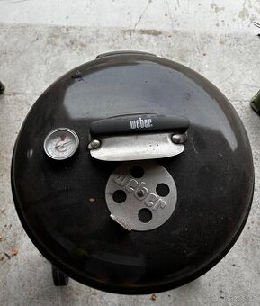 GRIL WEBER COMPACT 47 - NEPOUŽÍVANÝ+ BRIKETY+ROZPALOVAČ