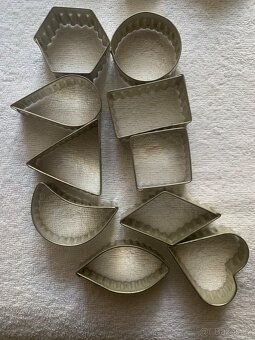 FORMIČKY  NA  PEČENÍ