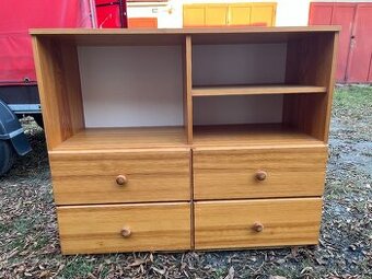 Dřevěná skříňka