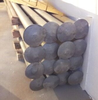 Pozinkované a natřené trubky dlouhé 380cm na plot vysoký 3 m