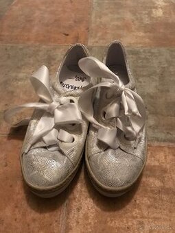 Stříbrné tenisky, vel. 36