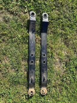 Silná ramena tříbodového závěsu traktoru - nikdy nepoužité