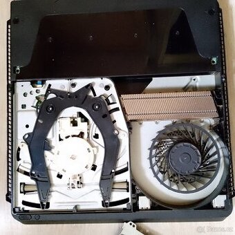 PlayStation 4       NEFUNKČNÍ