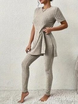 Krásný nový komplet velikost 44/XXL