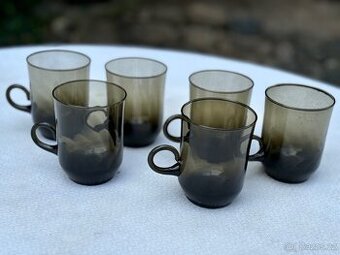Hrnečky ze skla