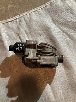 Škrtící klapka - BMW e31 850i - 1