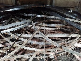 Pilové pásy - staré, použité, prasklé