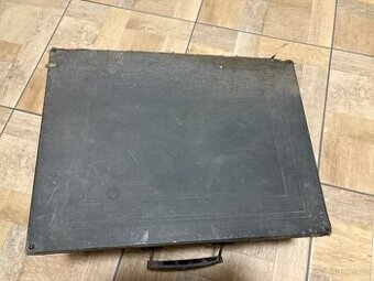 Kufříkový gramofon na kliku