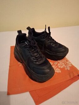 Dívčí tenisky Bershka na platformě XL, vel. 36