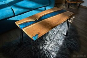 Dubovo-epoxidový stolek