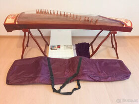 guzheng - tradiční čínský hudební nástroj