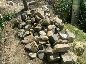 Kameny a velke kameny - 1