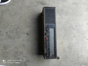Dřevěné retro rádio