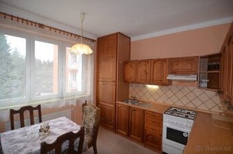 Světlé 2+1 s balkonem v klidné části Konstantinových lázní