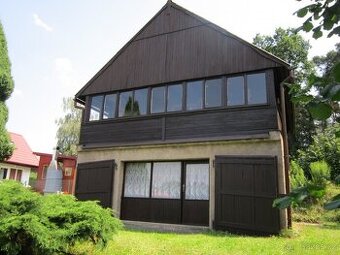 Chata v Podkrkonoší u lesa