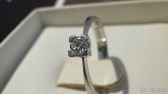 Zásnubní prsten s briliantem 0,10 ct, bílé zlato - 1