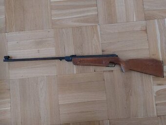 Vzduchova Slavia 631