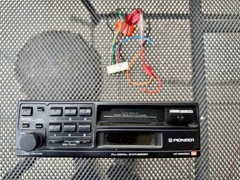 Autorádio Pioneer s kazetou