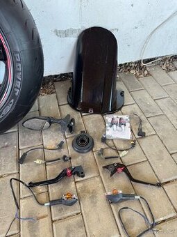 Díly na Yamaha R1,rok 00,