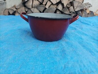 Smaltovaný červenohnědý hrnec, průměr 20 cm