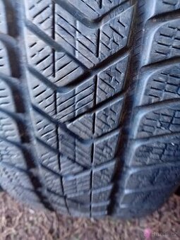 Prodám Sadu pneu 235/65/17 Pirelli scorpion Zimni