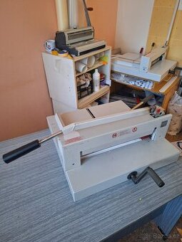 Řezačka papíru EBA 430 M