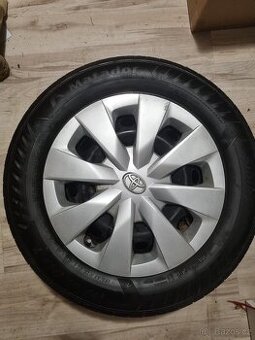 Toyota corolla - plechové disky a pneu