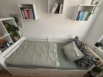 Postel s úložným prostorem