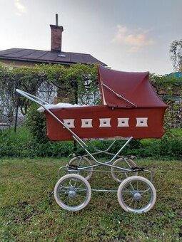 Retro krásný kočárek Liberta