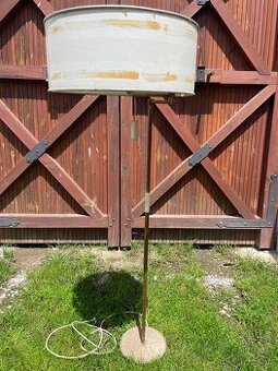 Stará stojací lampa, retro design, k renovaci