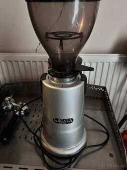 Profi mlýnek na kávu La Scala málo používaný