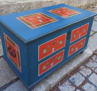 Truhla ručně malovaná