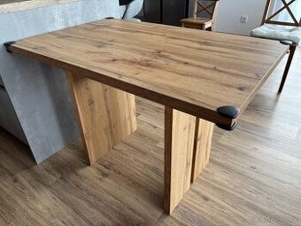 Jídelní stůl Sconto