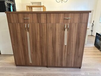 Komoda / skříň – výroba na míru od truhláře, dekor ořech