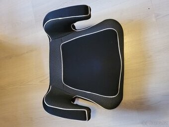 Podsedák do auta Caretero Leo Black