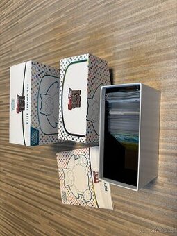 Pokemon 20 Elite trainer boxů, karty + merch