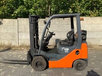 Toyota 8FG18 LPG/benzín, triplex 4,5 m, váhy