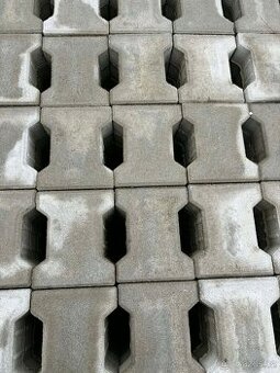 Zámková dlažba tzv. Íčko 34m2 (1224ks)