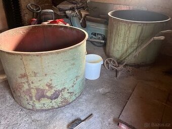 Kovová nádoba, bečka