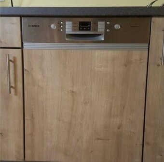 Bosch vestavná myčka 3 koše, příborová zásuvka