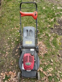 Sekačka s motorem Honda za odvoz