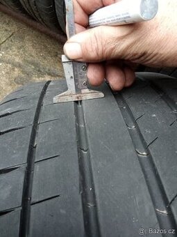 PRODÁM 2 LETNÍ PNEU MICHELIN 275/35/19, CENA JE ZA 2 PNEU.IN