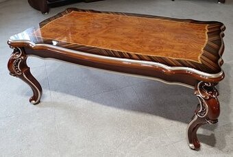 Konferenční stůl v rokokovém stylu. TOP