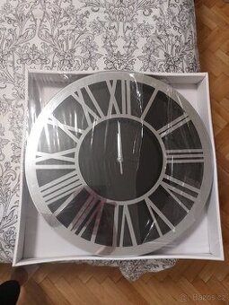 nástěnné hodiny