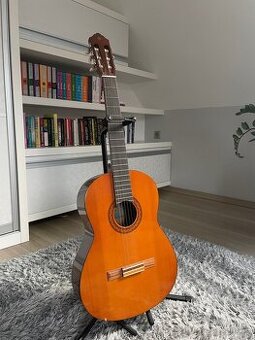 Akustická kytara Yamaha C40