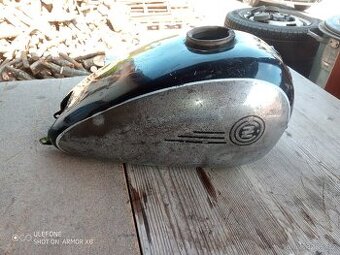 ČZ 150 C nádrž s pěkným chromem