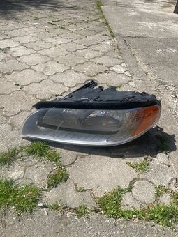 Predám originál ľavý predný svetlomet na VOLVO V70